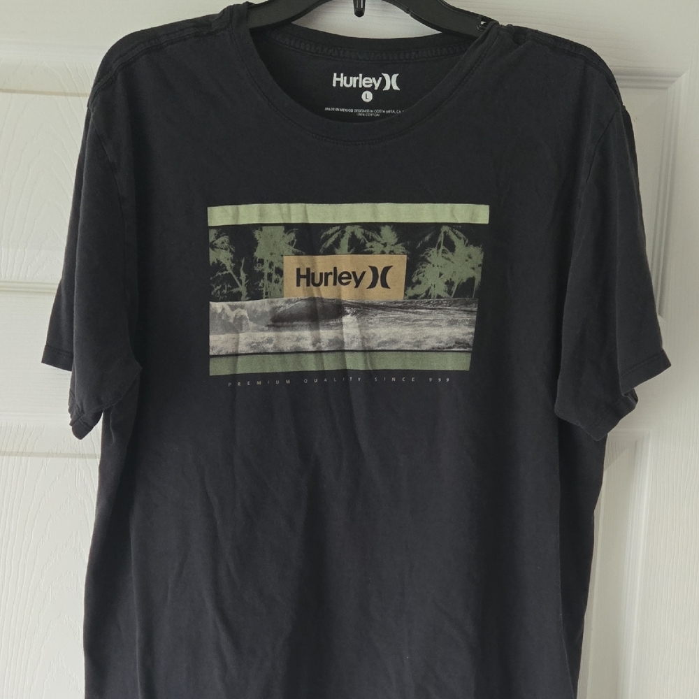 Hurley Black Short Sleeve Tee‎ with Camouflage Graphic Large T70